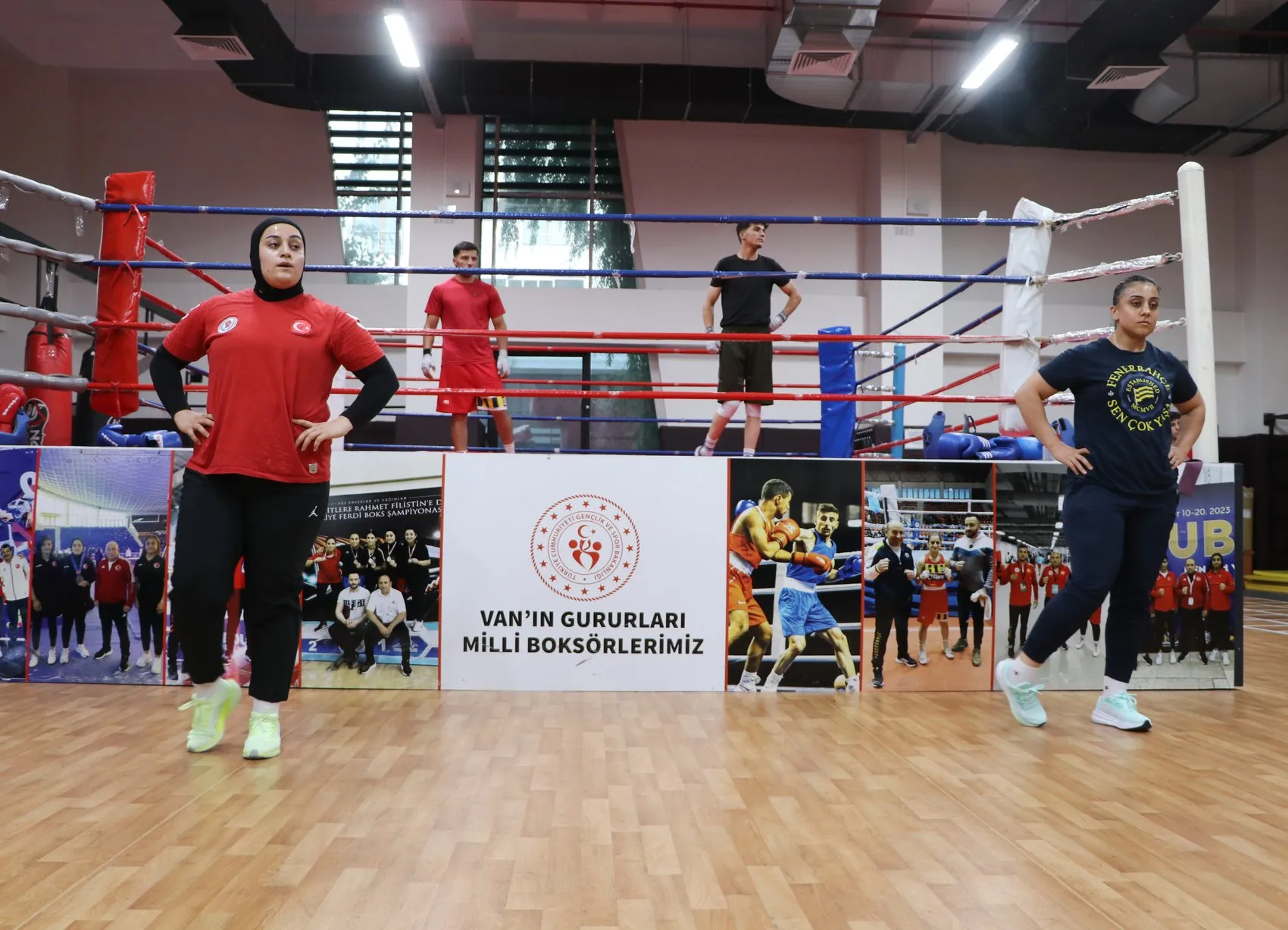 Vanlı iki kız kardeş boksta dünya sahnesine çıktı