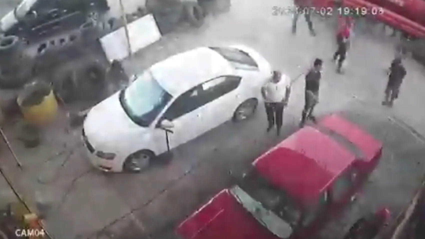 Şanlıurfa Birecik İtfaiyesinde Lastik Patlaması Bir Personeli Yaraladı
