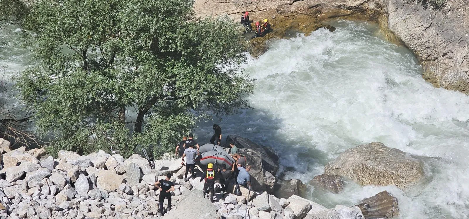 Beytüşşebapta Habur Çayına düşen genci arama çalışmaları dokuzuncu gününe girdi
