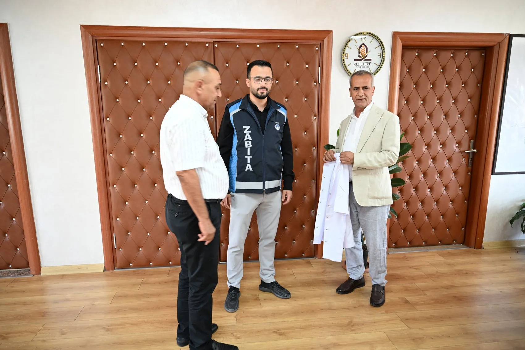 Kızıltepeli zabıta memuru gece vardiyasında okuyarak doktor oldu