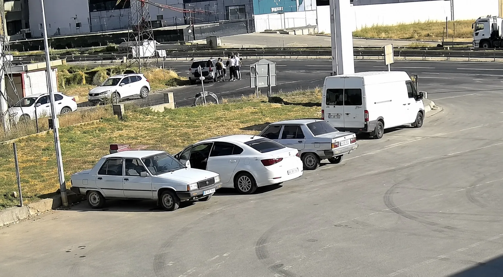 Şanlıurfa'da önü kesilen sürücü darbetti ve silahı çalındı