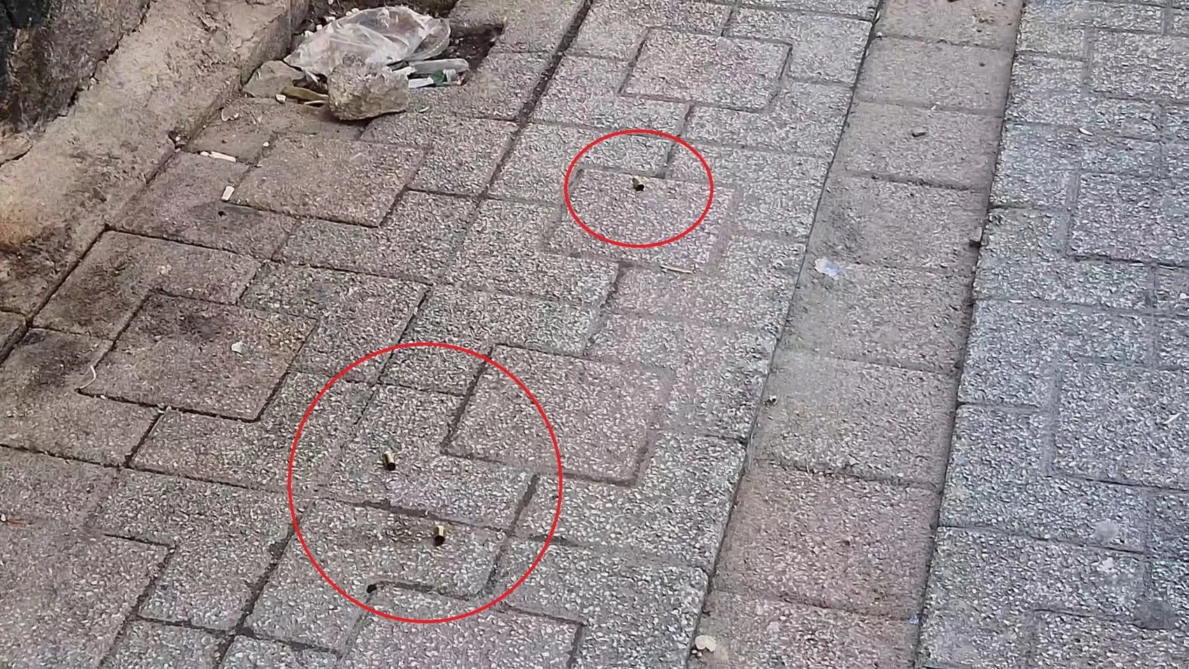 Bağlar ilçesindeki bir konuta düzenlenen silahlı saldırıda 23 el ateş açıldı