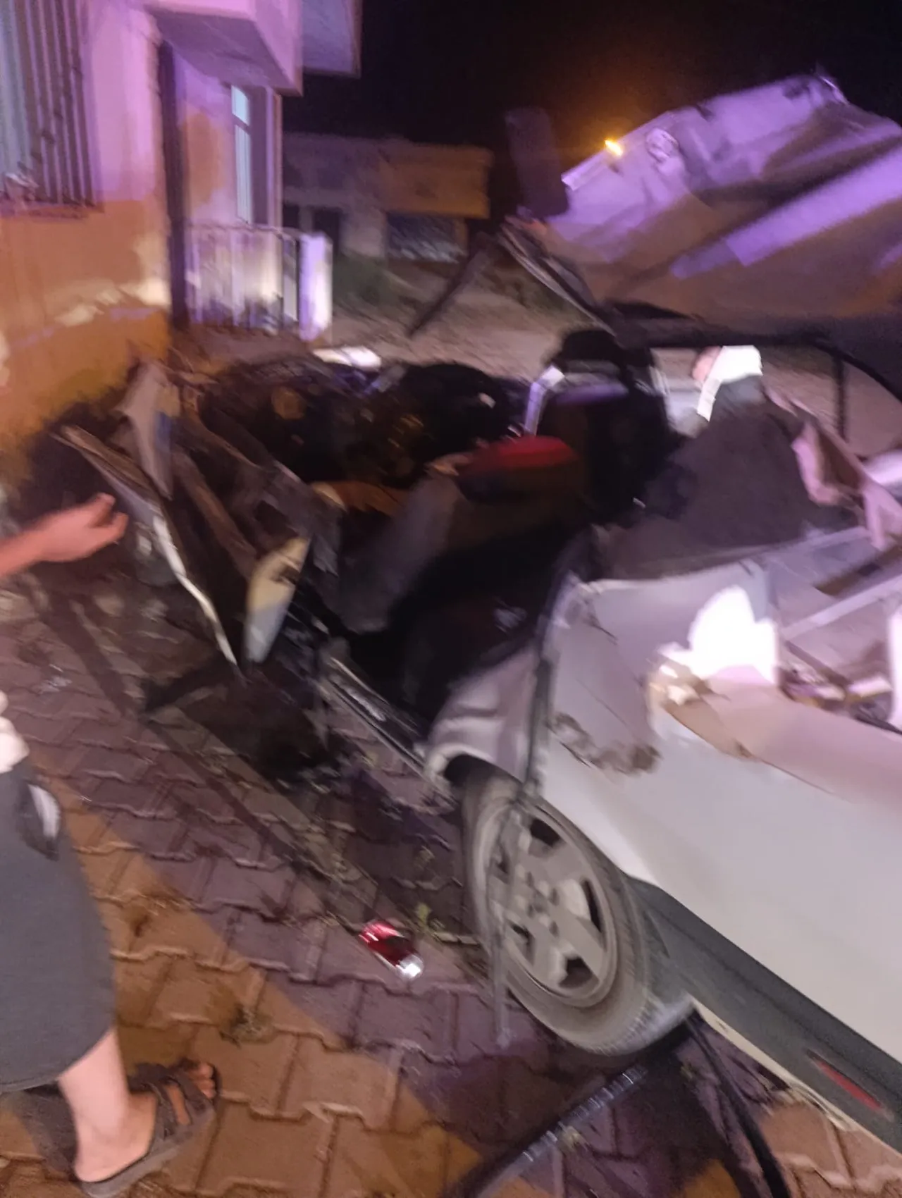 Kızıltepe yolunda traktör ile otomobil çarpıştı 4 yaralı
