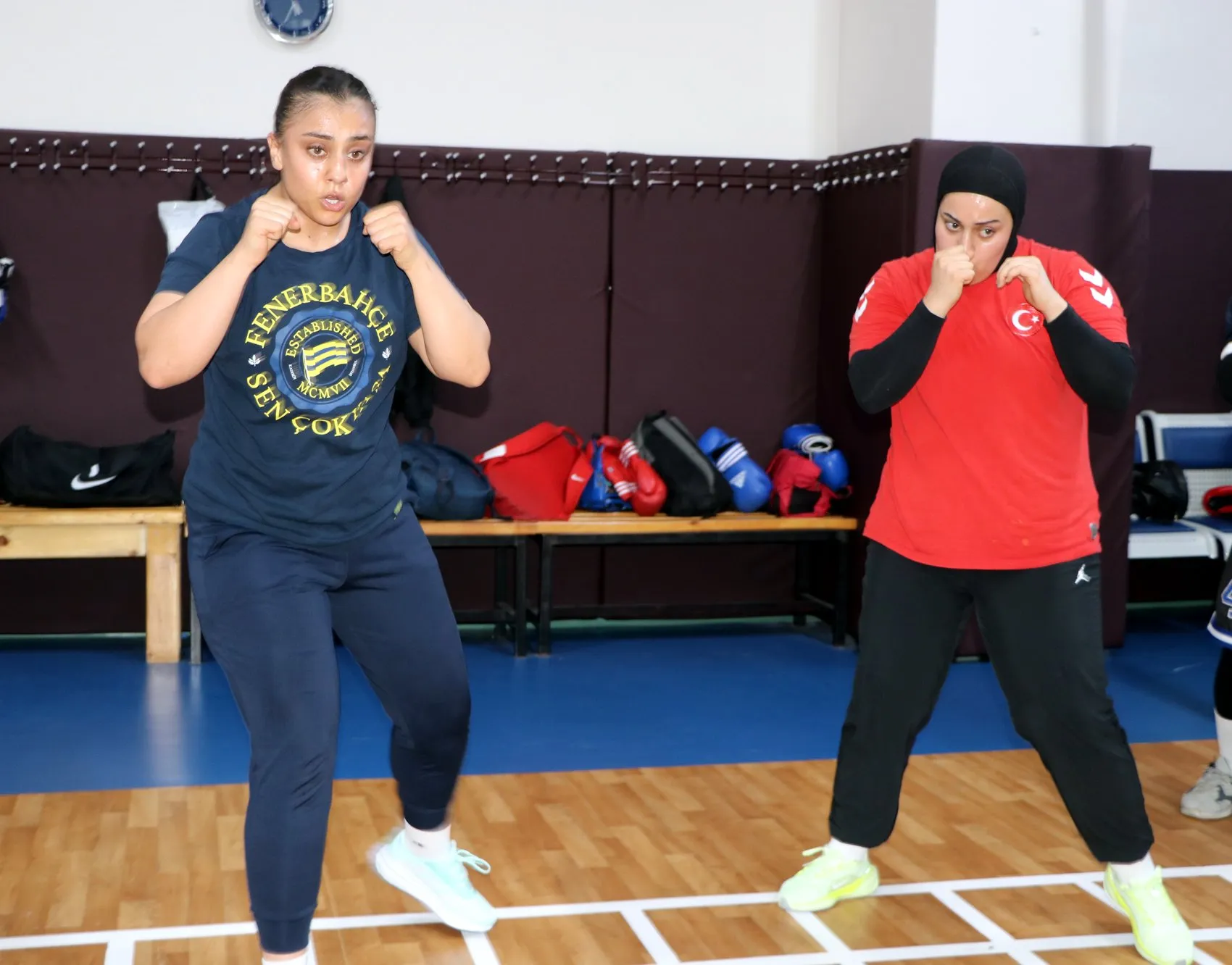 Vanlı iki kız kardeş boksta dünya sahnesine çıktı
