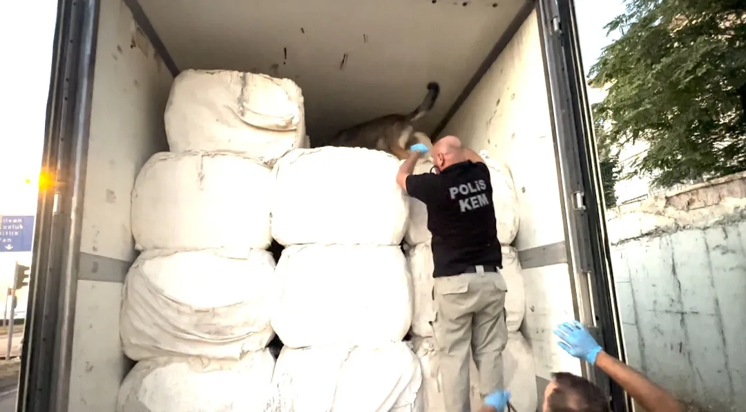 Batman girişinde pamuk yüklü TIR'larda 122 kilo uyuşturucu ele geçirildi