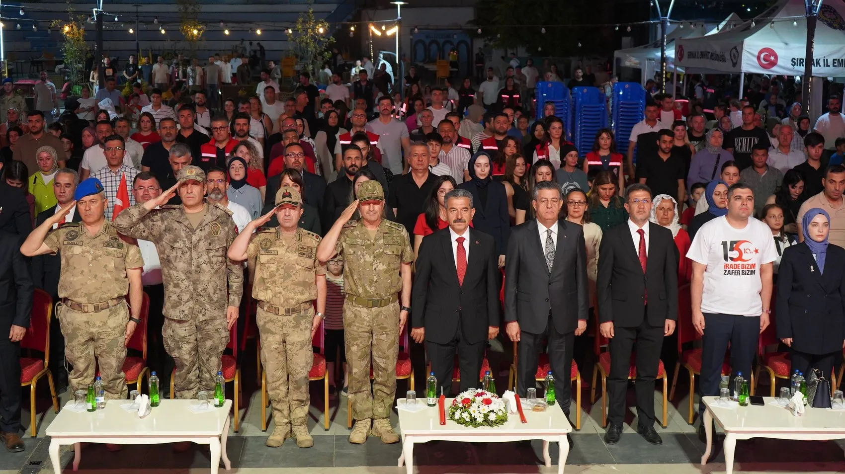 Şırnaklılar 107 metrelik dev Türk bayrağıyla meydanlara indi