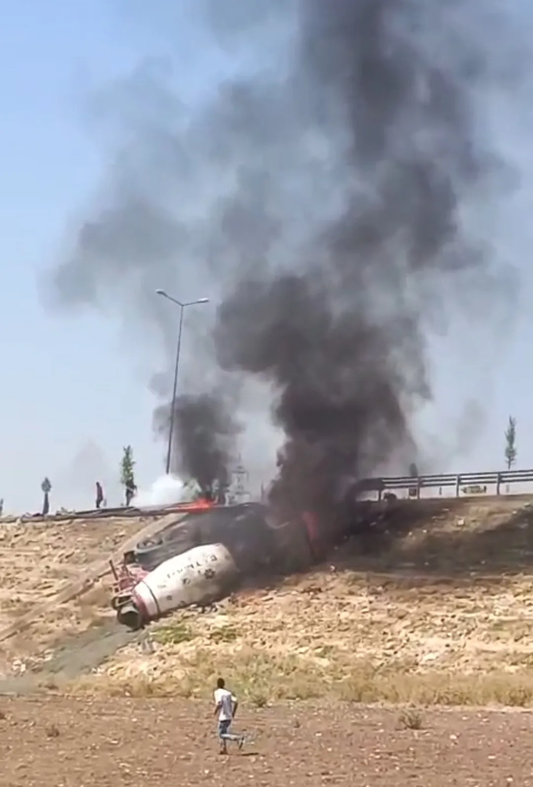 Batman yolunda beton mikseri kontrolden çıkıp alevler içinde kaldı