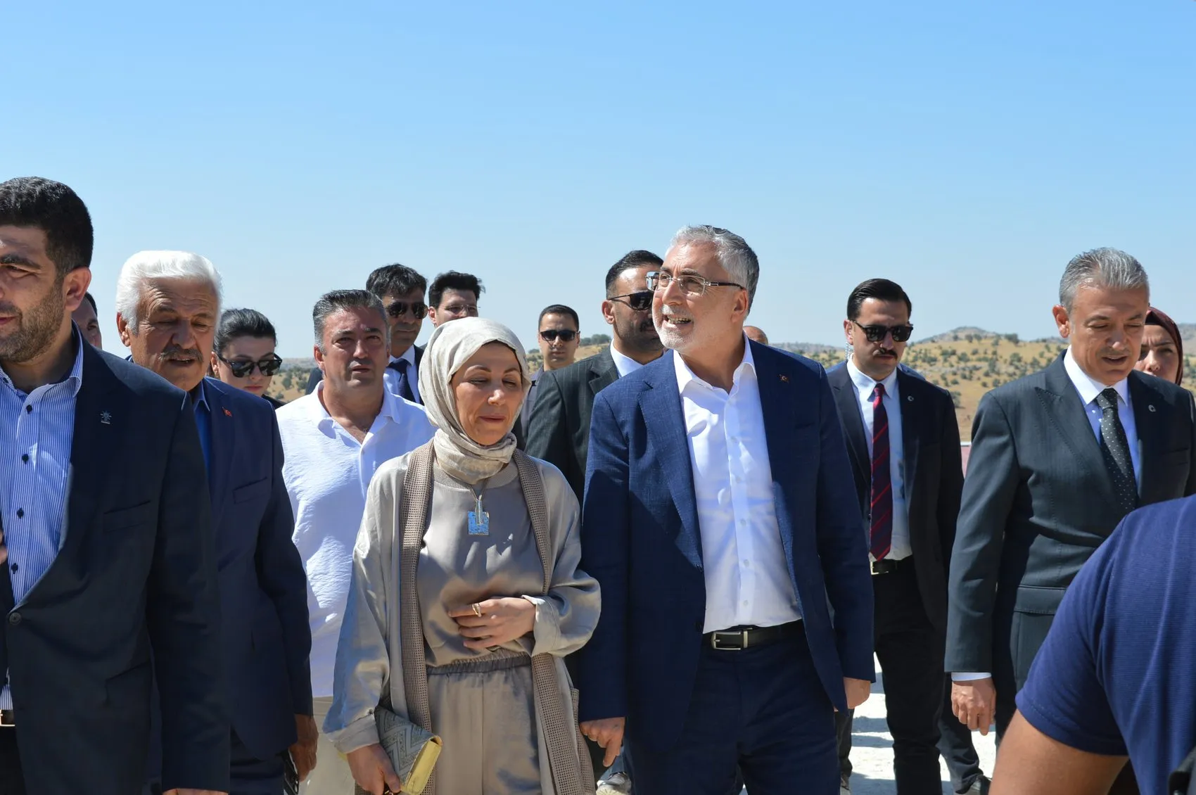 Bakan Işıkhan Mardinli gençlerin geleceği için dev merkezi ziyaret etti