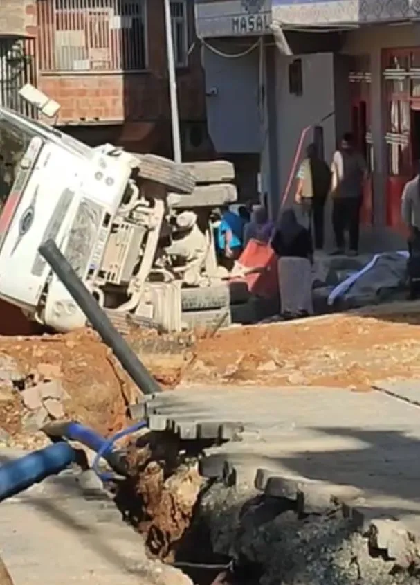Şanlıurfa'da sokakta oyun oynayan küçük Zeynep kamyonun altında kalarak hayatını kaybetti