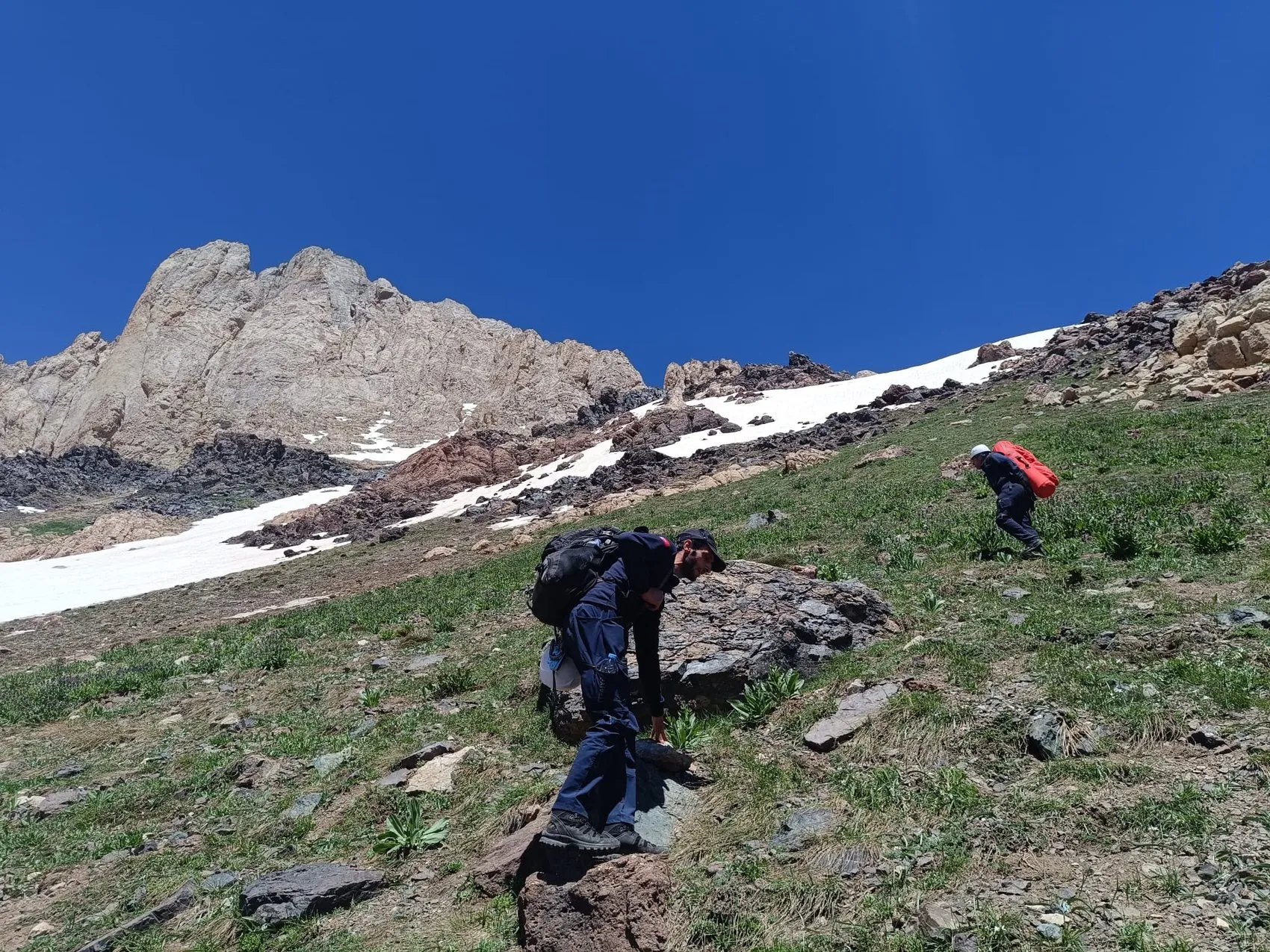 Hakkari Cilo Dağı zirvesinde kaybolan dağcıyı bulmak için seferberlik sürüyor
