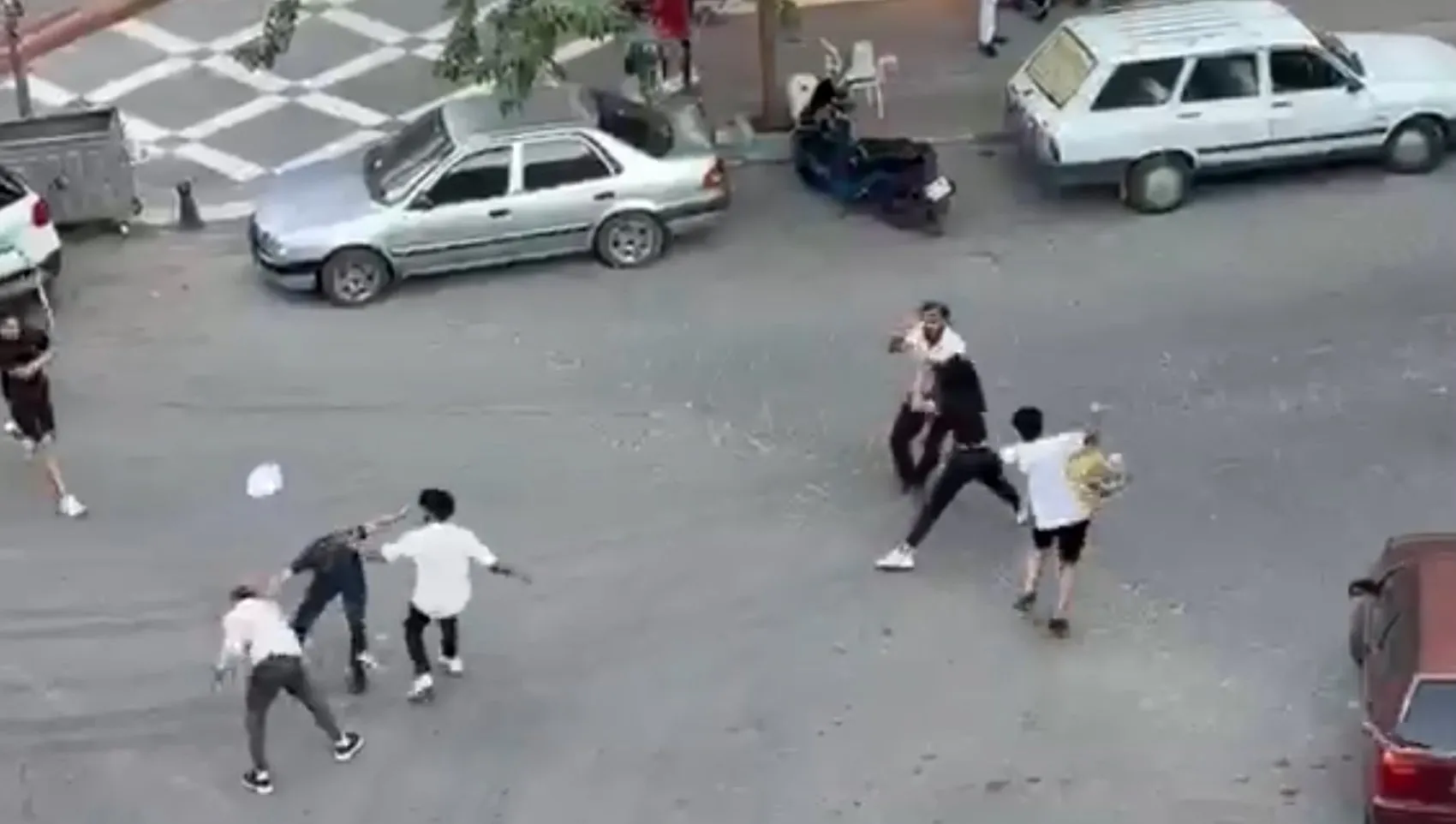 Şanlıurfa sokaklarında iki gün süren bıçaklı ve sopalı kavga kamerada