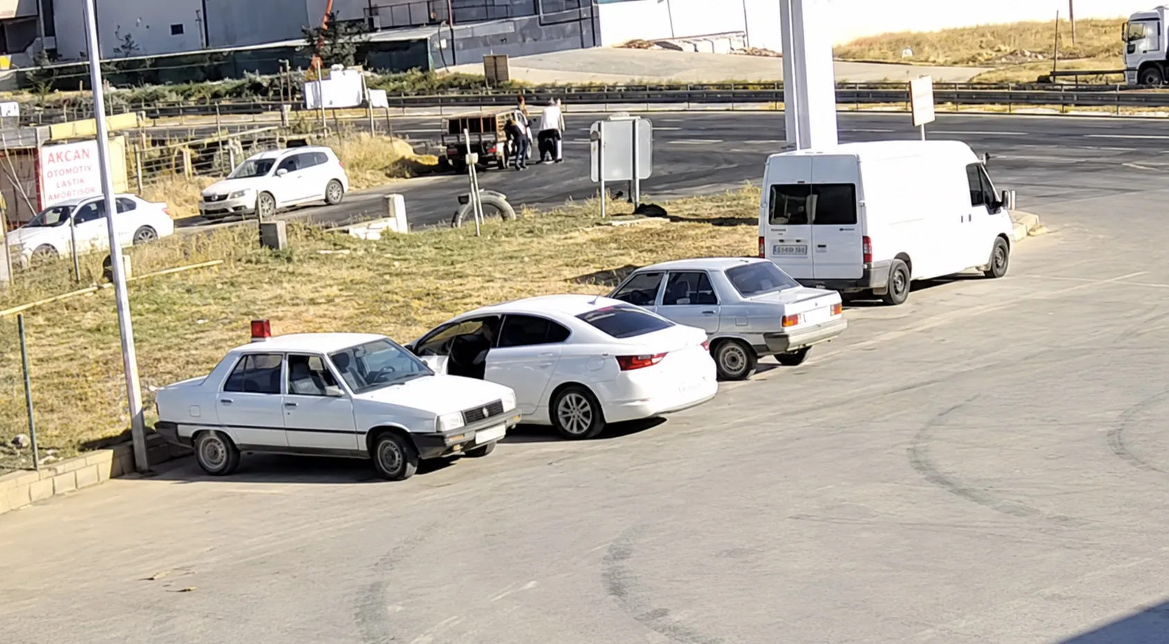 Şanlıurfa'da önü kesilen sürücü darbetti ve silahı çalındı