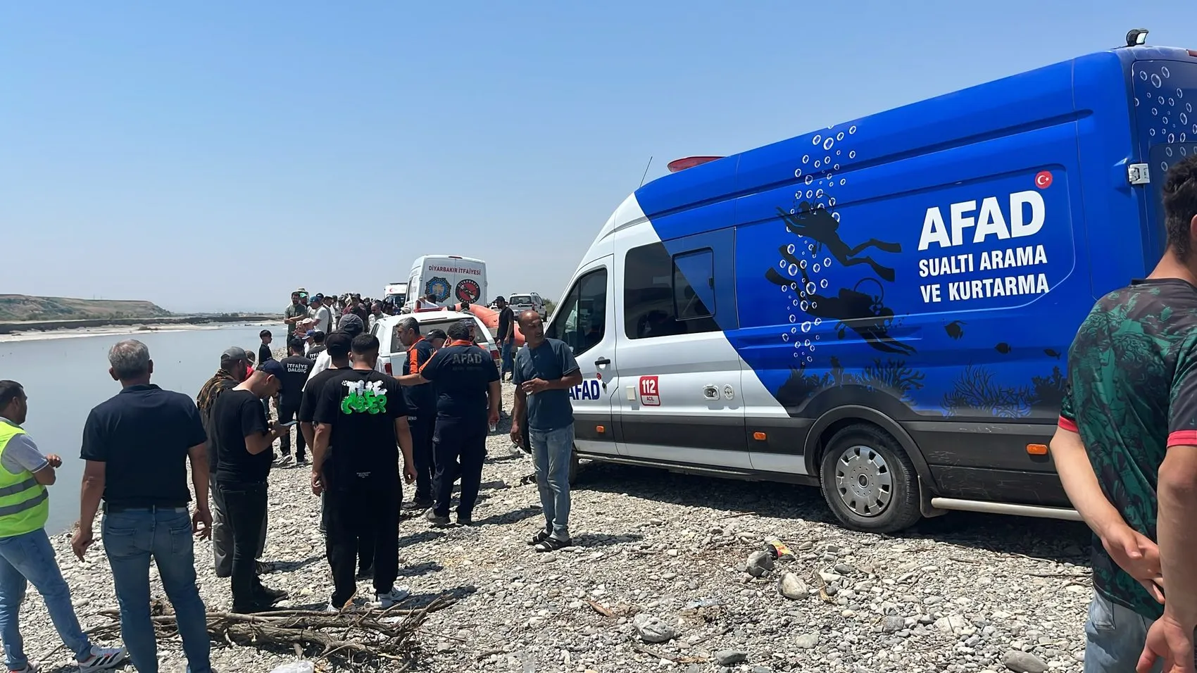 Silvan Malabadi Çayı'nda yüzen kişi akıntıya kapılarak gözden kayboldu