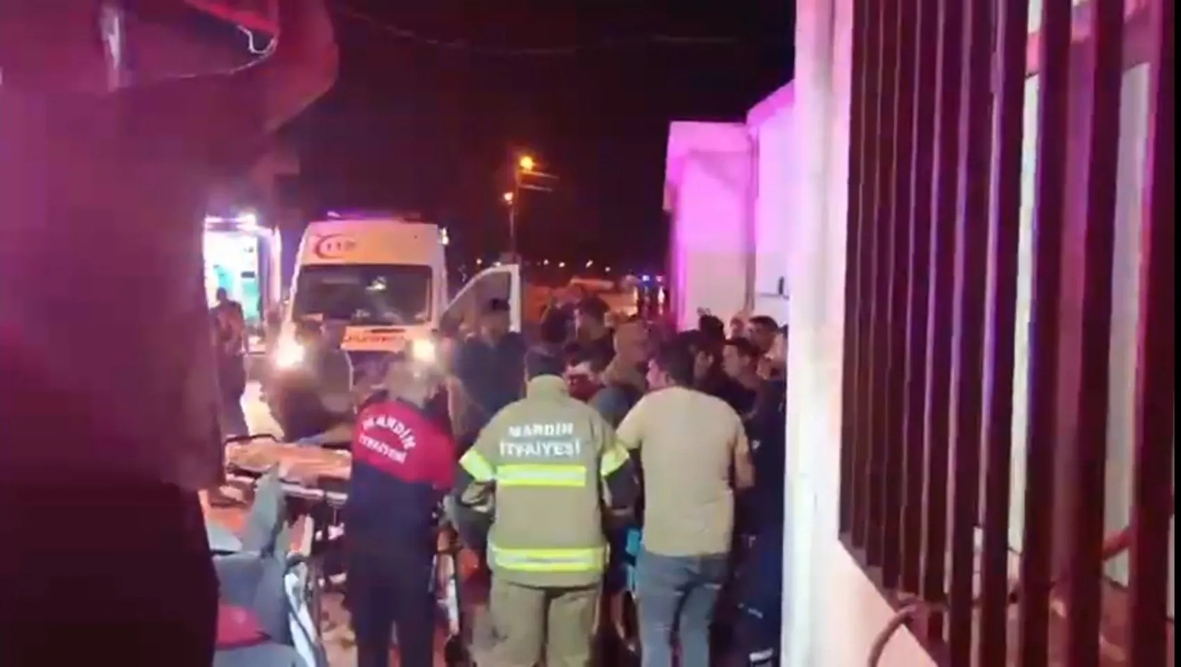 Kızıltepe yolunda traktör ile otomobil çarpıştı 4 yaralı