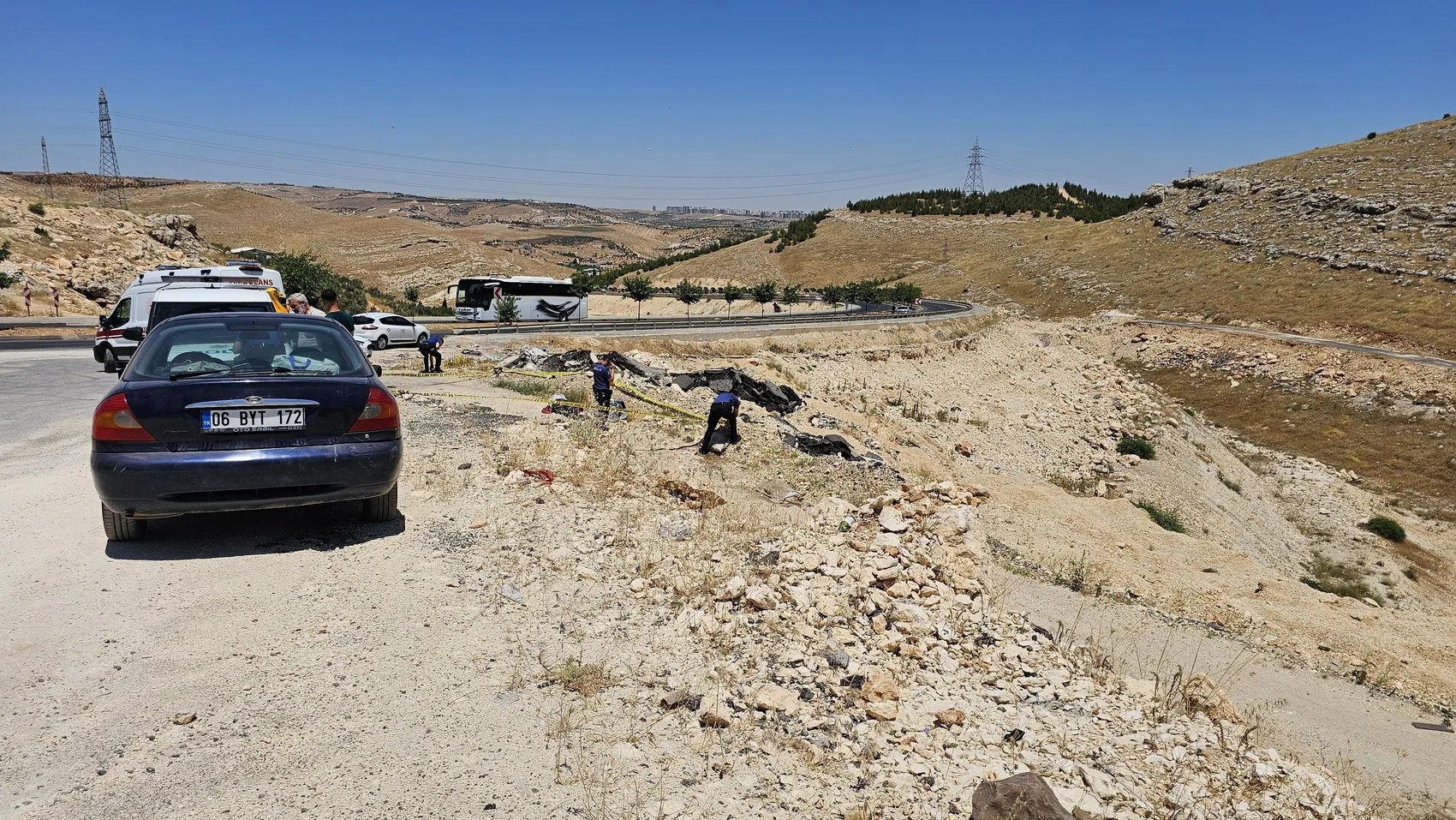 Şanlıurfa arazisinde battaniyeye sarılı halde yabancı uyruklu bir kişinin cansız bedeni bulundu