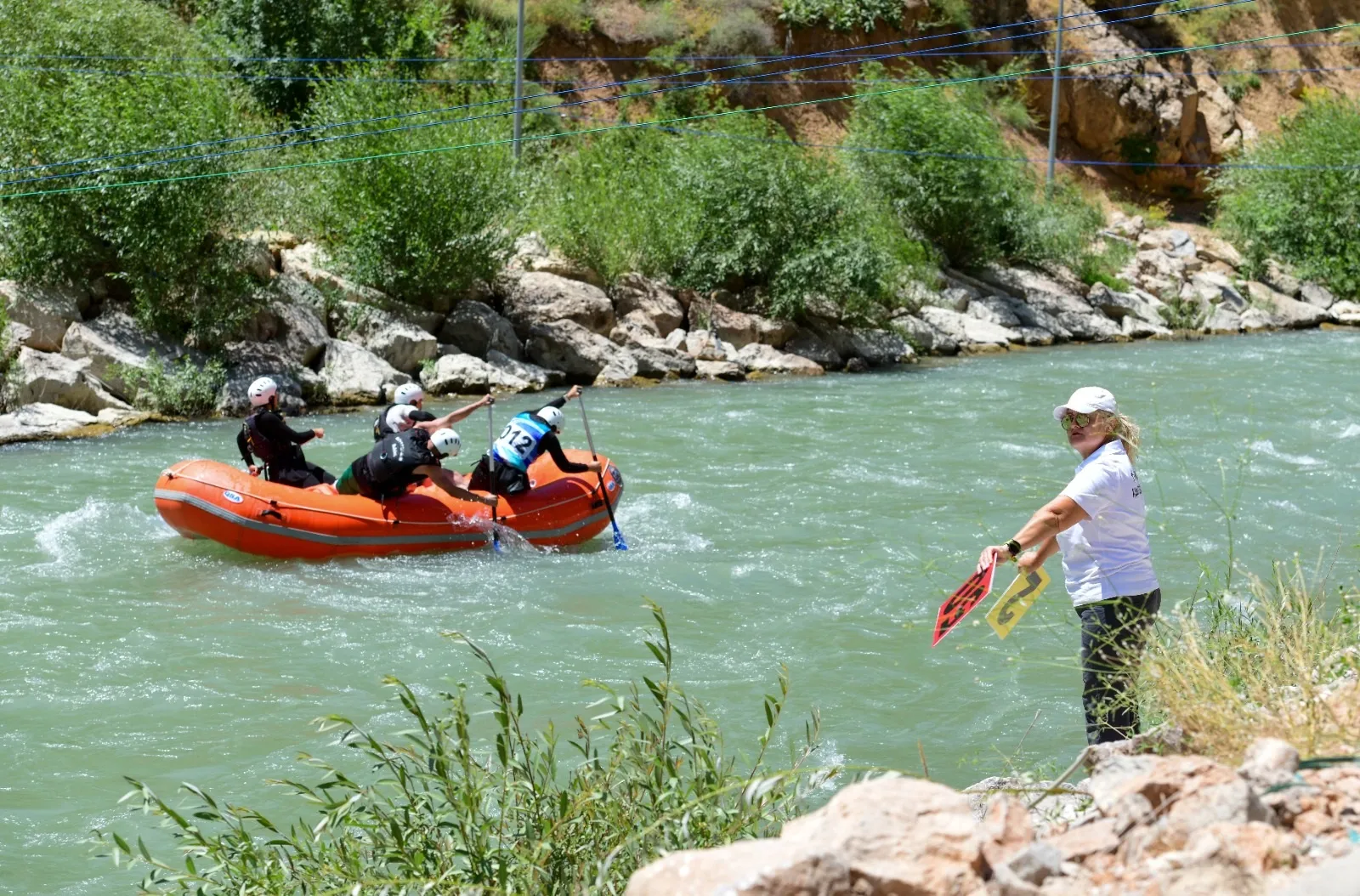 Van Çatak nehrinde üç gün süren rafting rekabeti ödülle tamamlandı