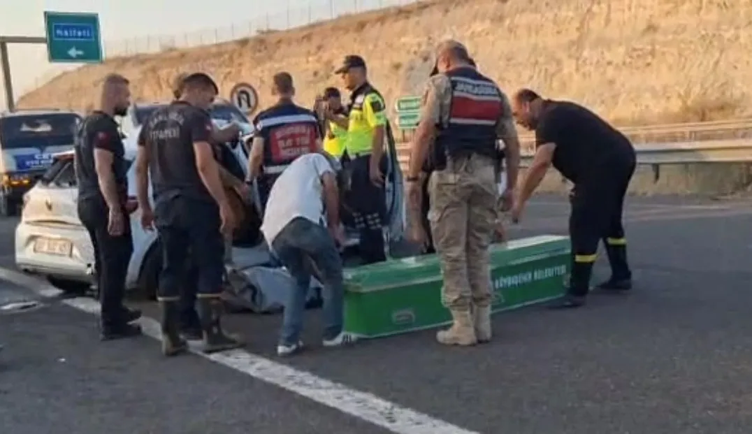 Şanlıurfa yolunda feci kaza 3 kişi hayatını kaybetti