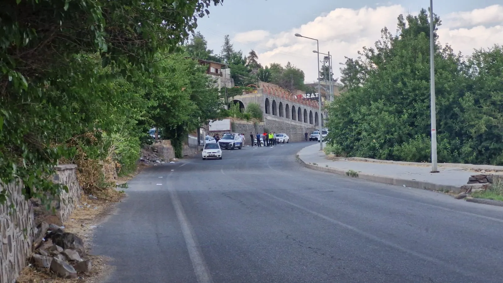 Diyarbakırda trafikte önü kesilen sürücü silahlı saldırı sonucu hayatını kaybetti