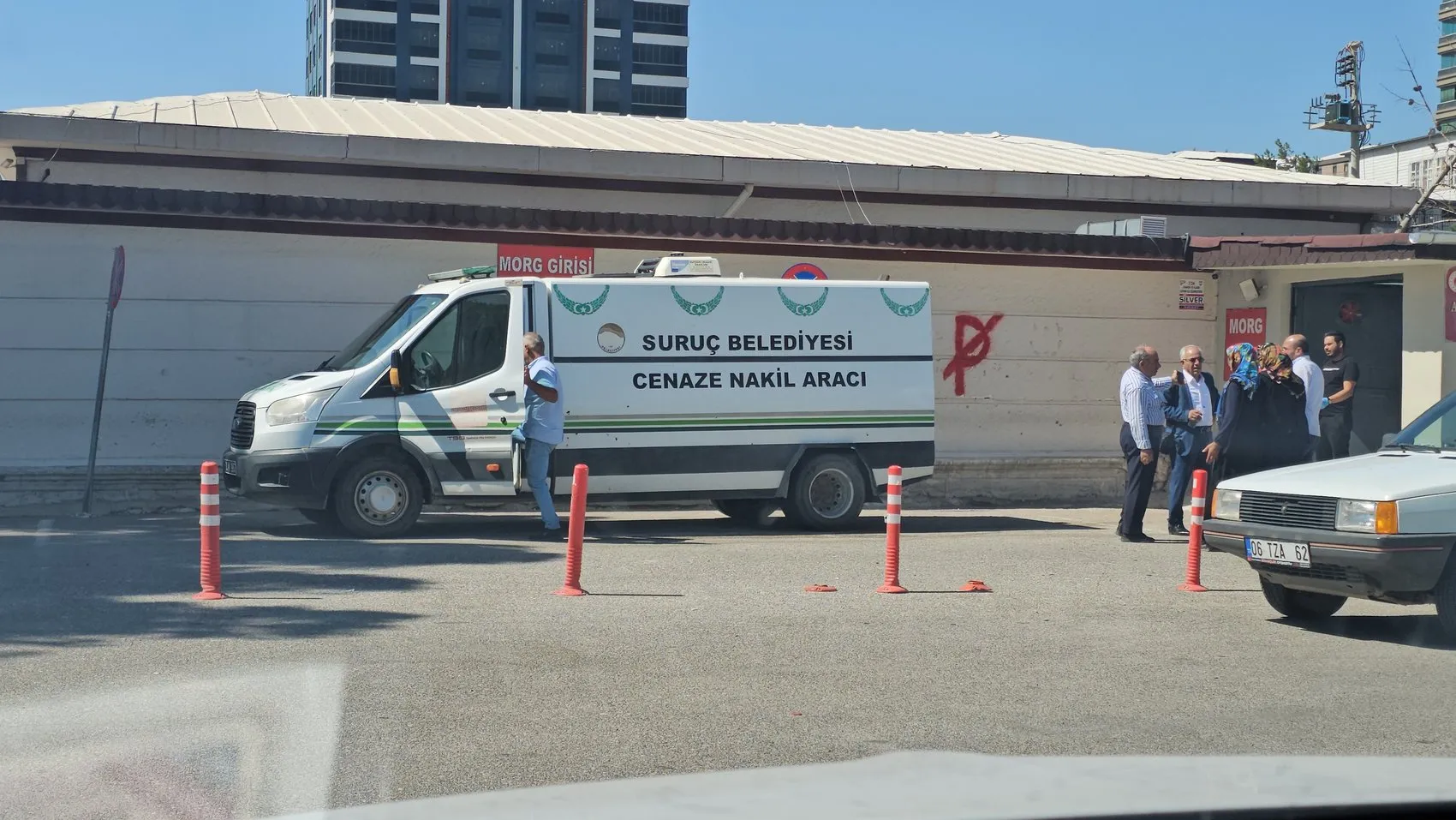 Suruç ilçesinde bir baba eşini vurduktan sonra yaşamına son verdi