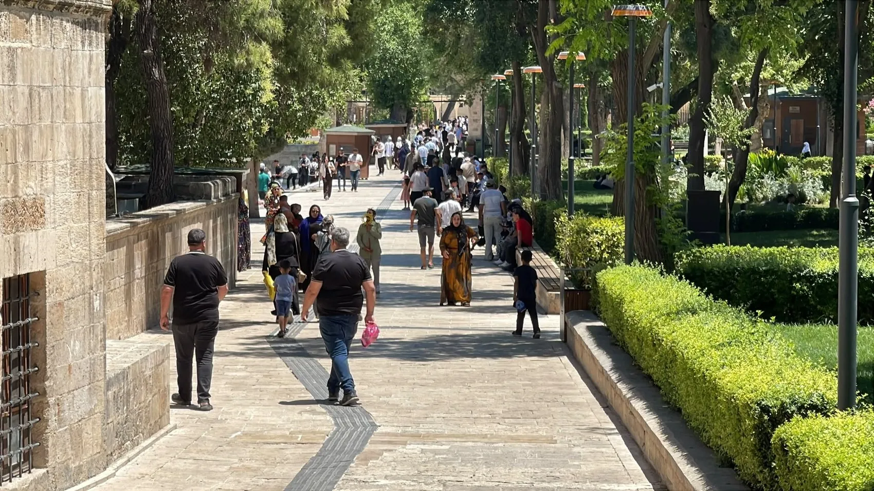 Kavurucu sıcaklar Şanlıurfa sokaklarını boşalttı
