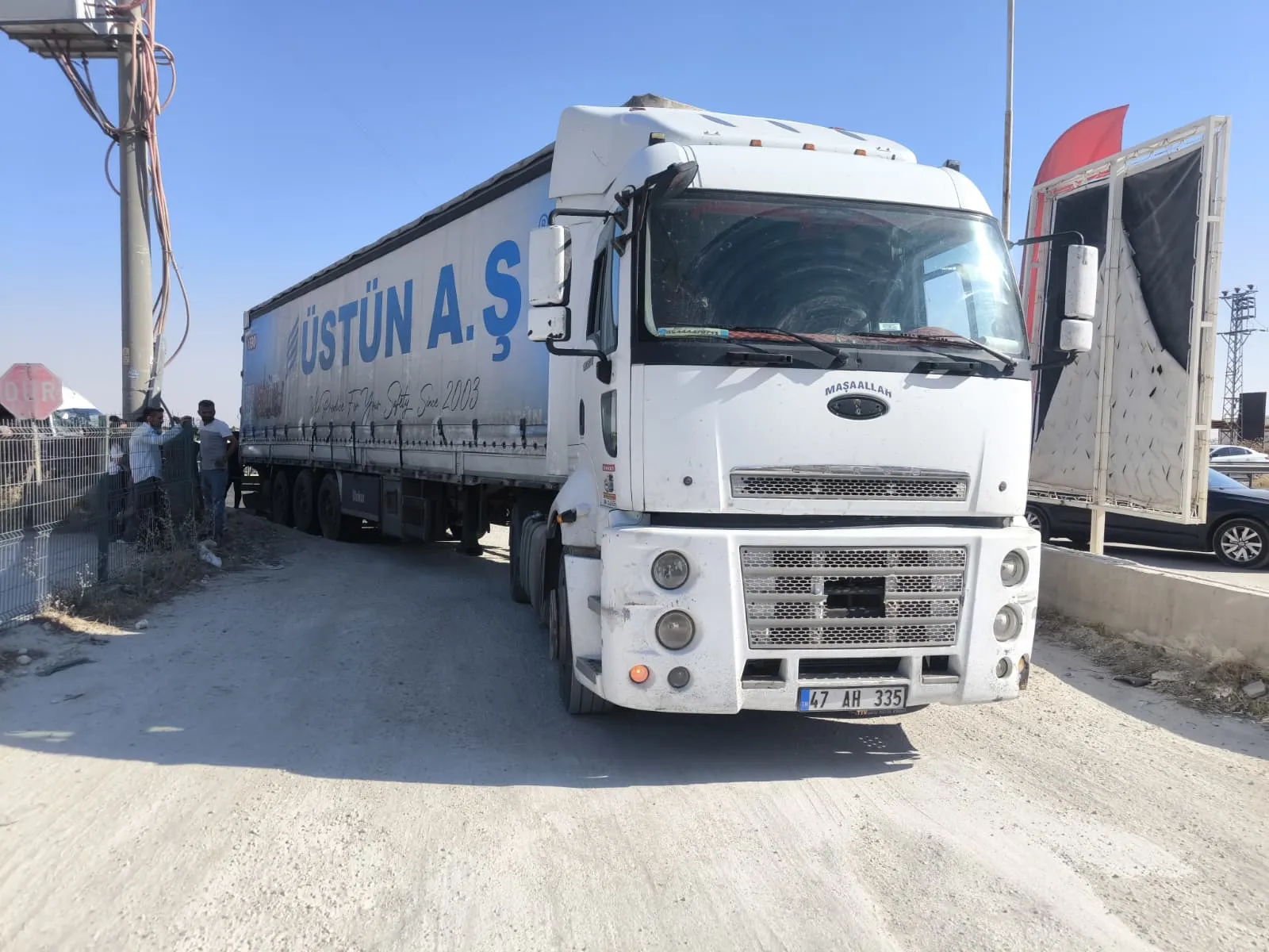 Nusaybin yolunda ambulansın karıştığı zincirleme kazada üç kişi yaralandı