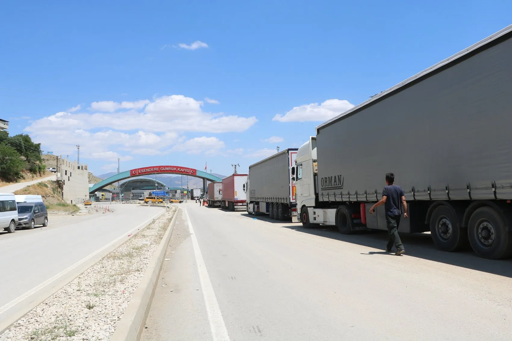 Esendere Gümrük Kapısında TIR Kuyruğu 12 Kilometreyi Buldu