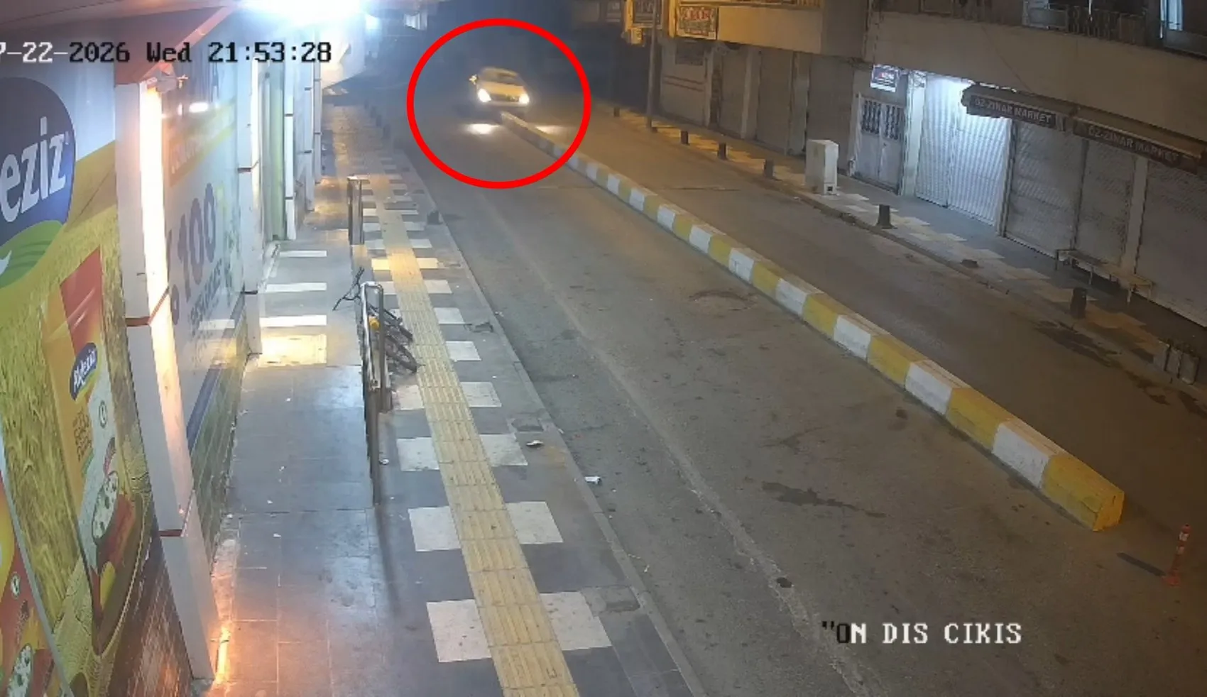 Kızıltepe’de kontrolden çıkan otomobil refüje çarparak takla attı