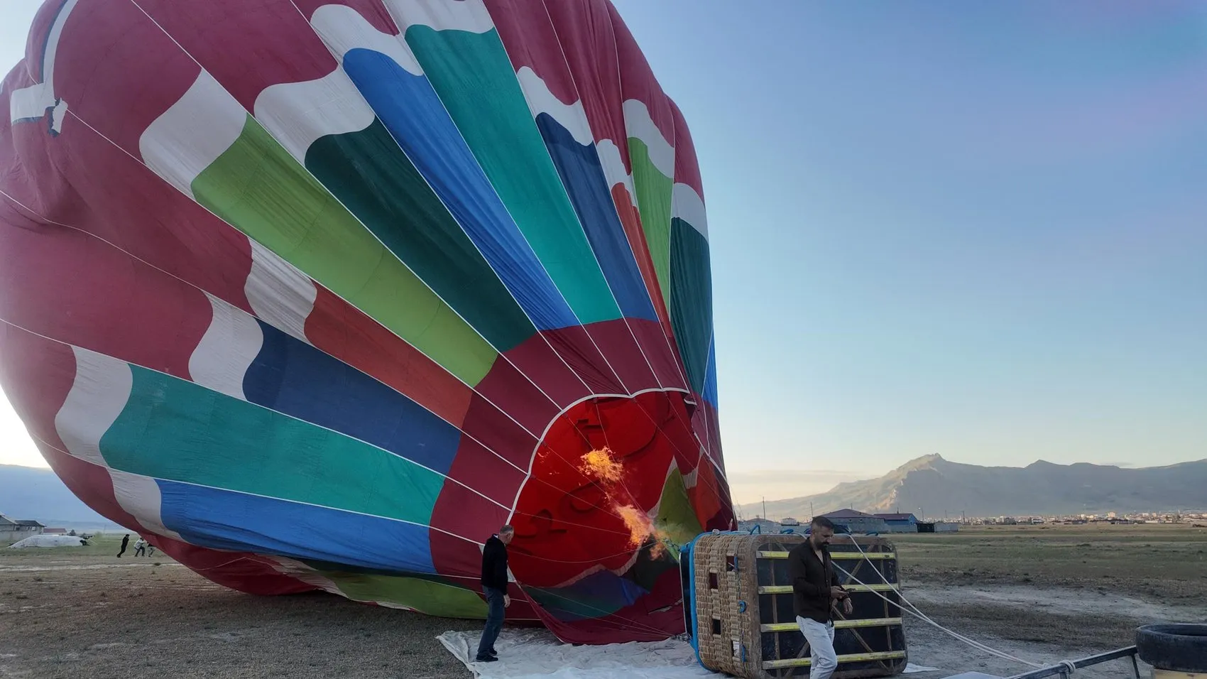 Ağrı Dağı ve İshak Paşa Sarayı üzerinde tarihi balon uçuşu yapıldı