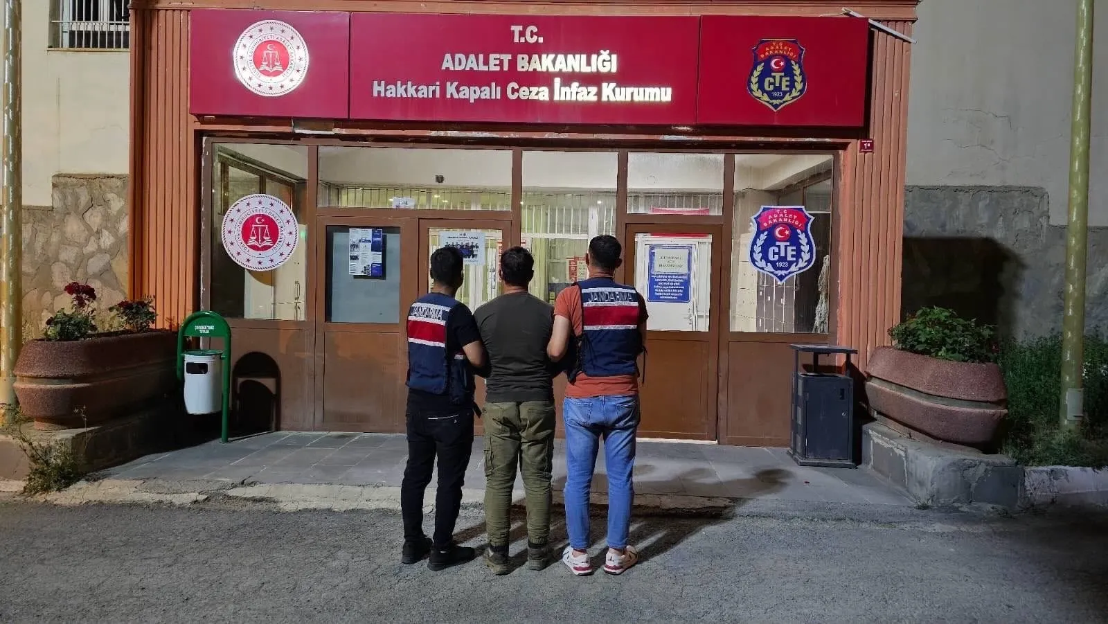 Yüksekova sınırında yakalanan şüpheliden yüklü miktarda uyuşturucu çıktı