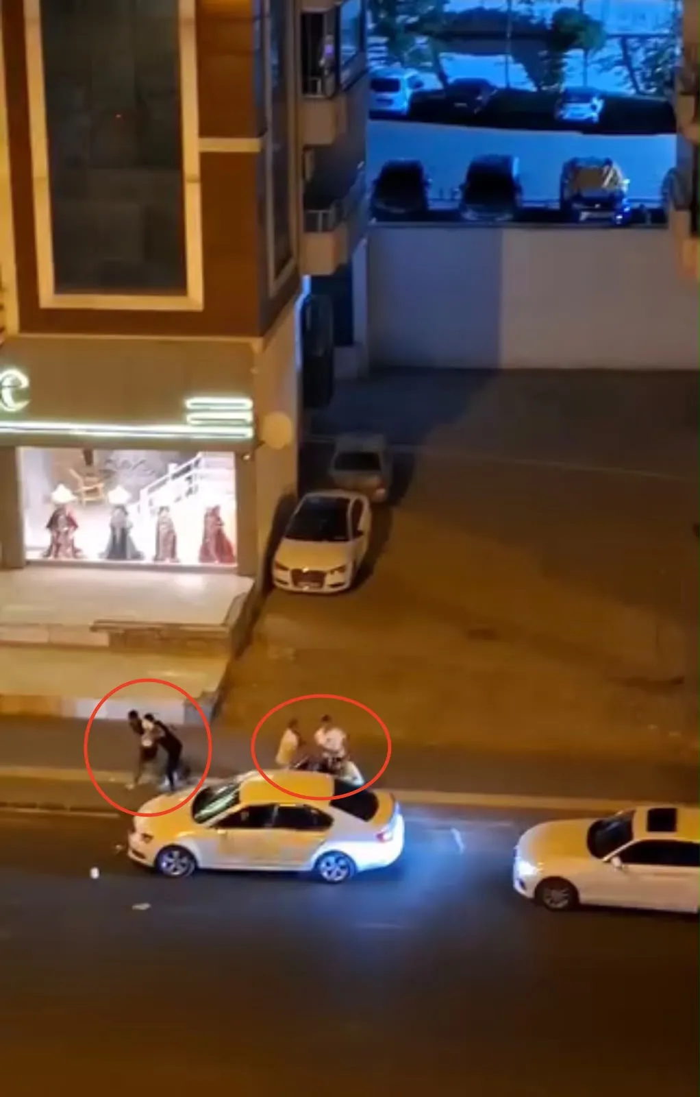Bağlar sokaklarında sürücüler arasında sopalı kavga çıktı