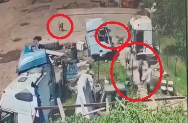Silopi'de köpeklerin kovaladığı küçük çocuğu babası ve amcası son anda kurtardı