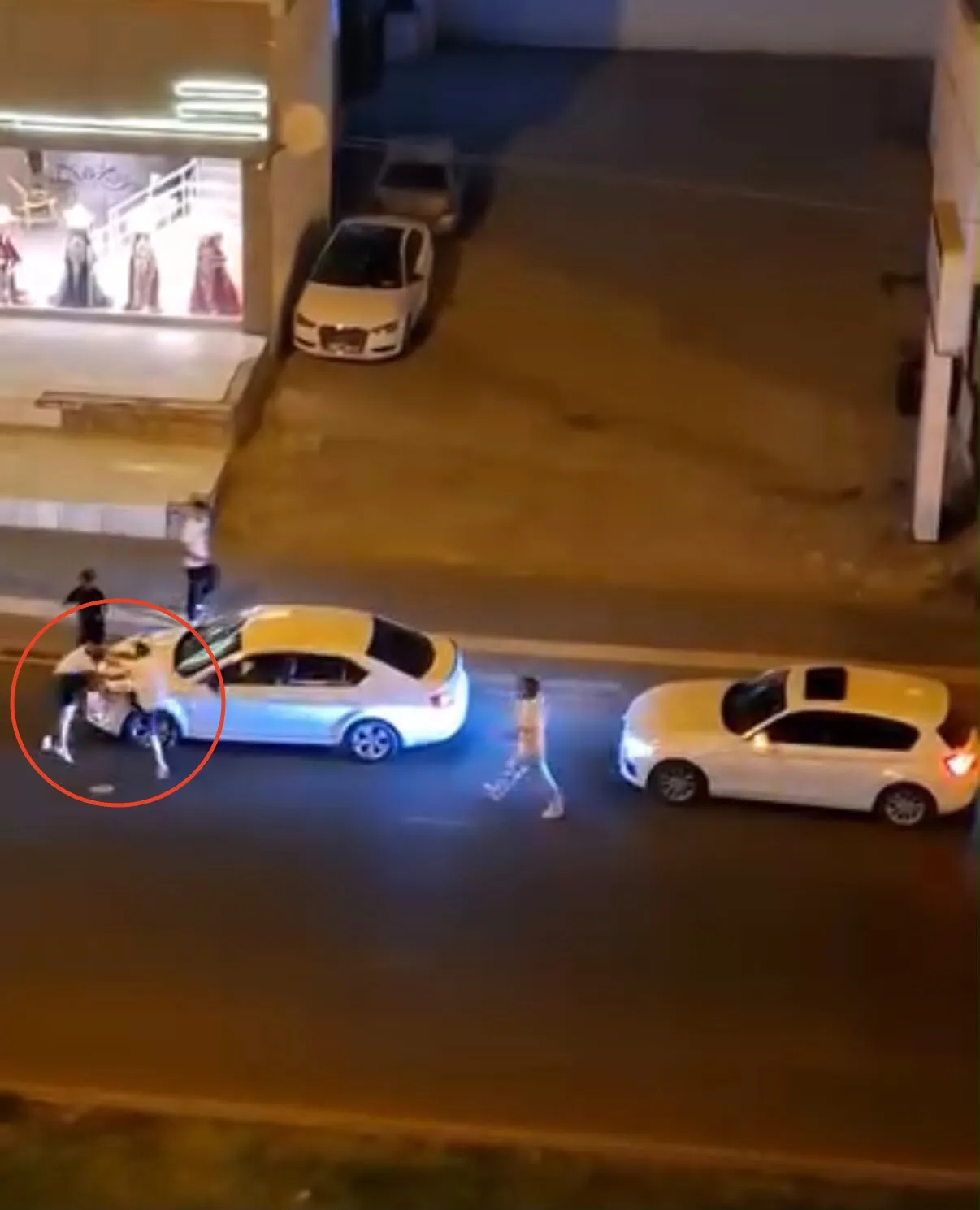 Bağlar sokaklarında sürücüler arasında sopalı kavga çıktı
