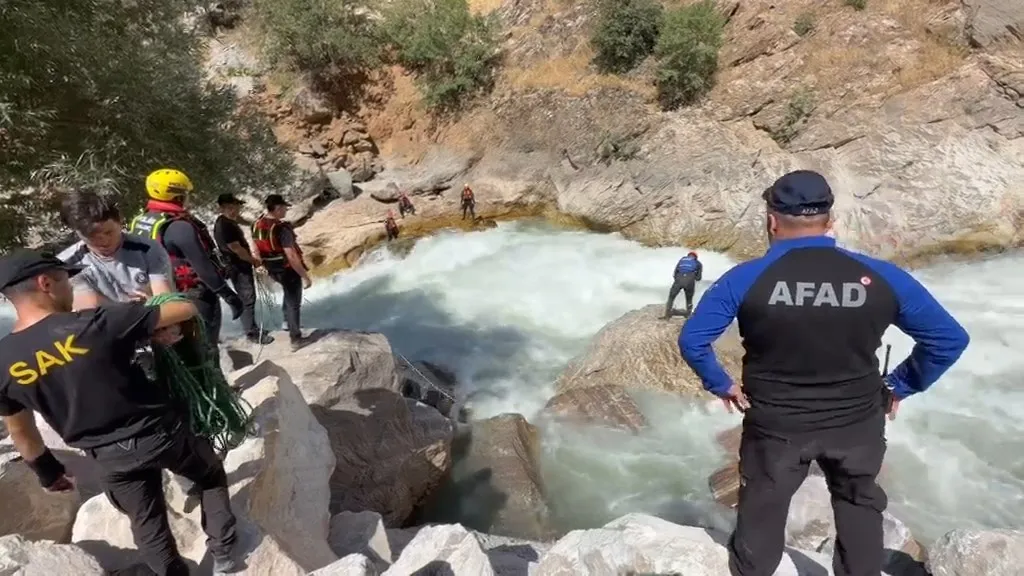 Şırnak Beytüşşebap'ta çaya giren gençten üç gündür haber alınamıyor