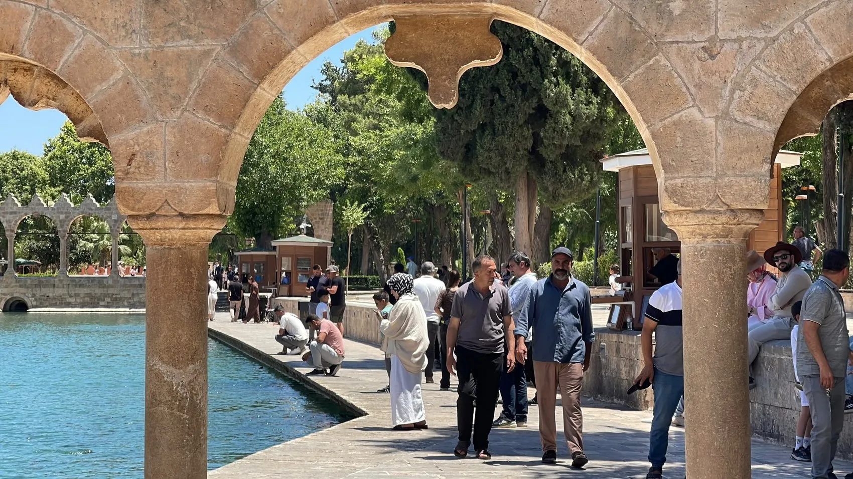 Kavurucu sıcaklar Şanlıurfa sokaklarını boşalttı