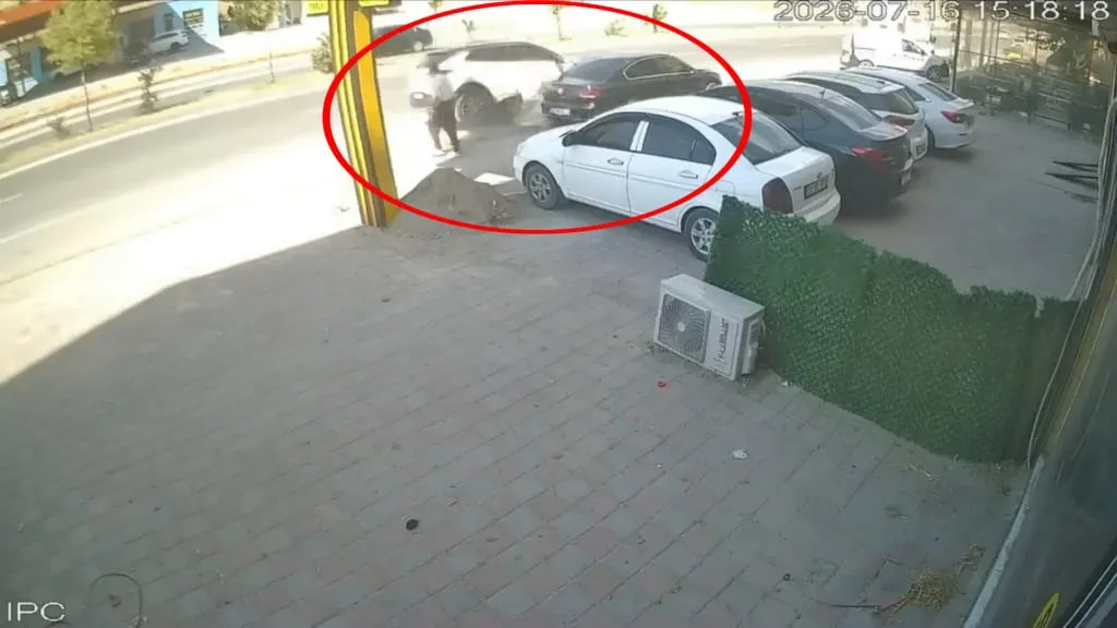 Silvan'da kontrolden çıkan cipin çarptığı yaya ölümden döndü