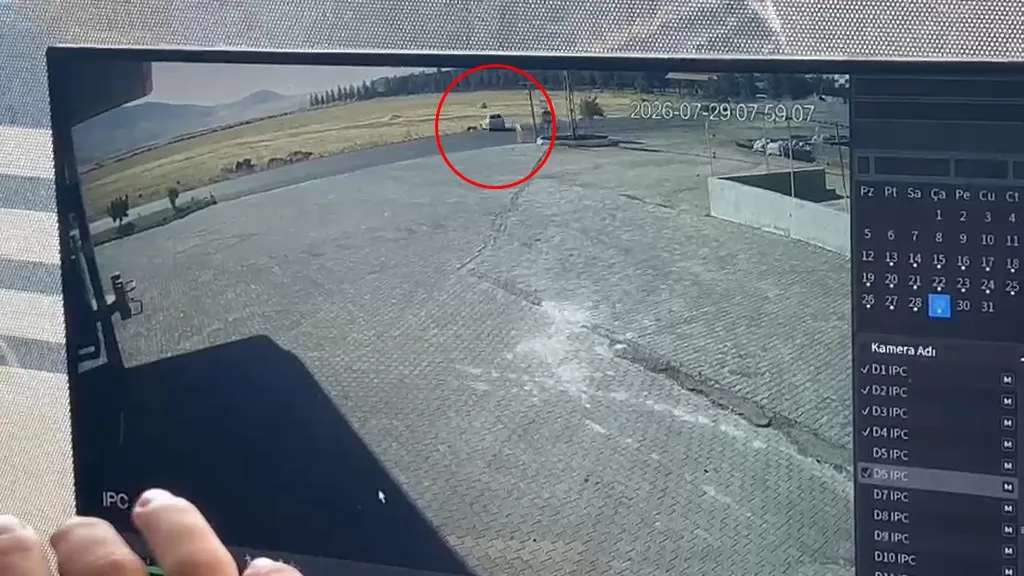 Derik ilçesinde kontrolden çıkan otomobil takla atarak ters döndü