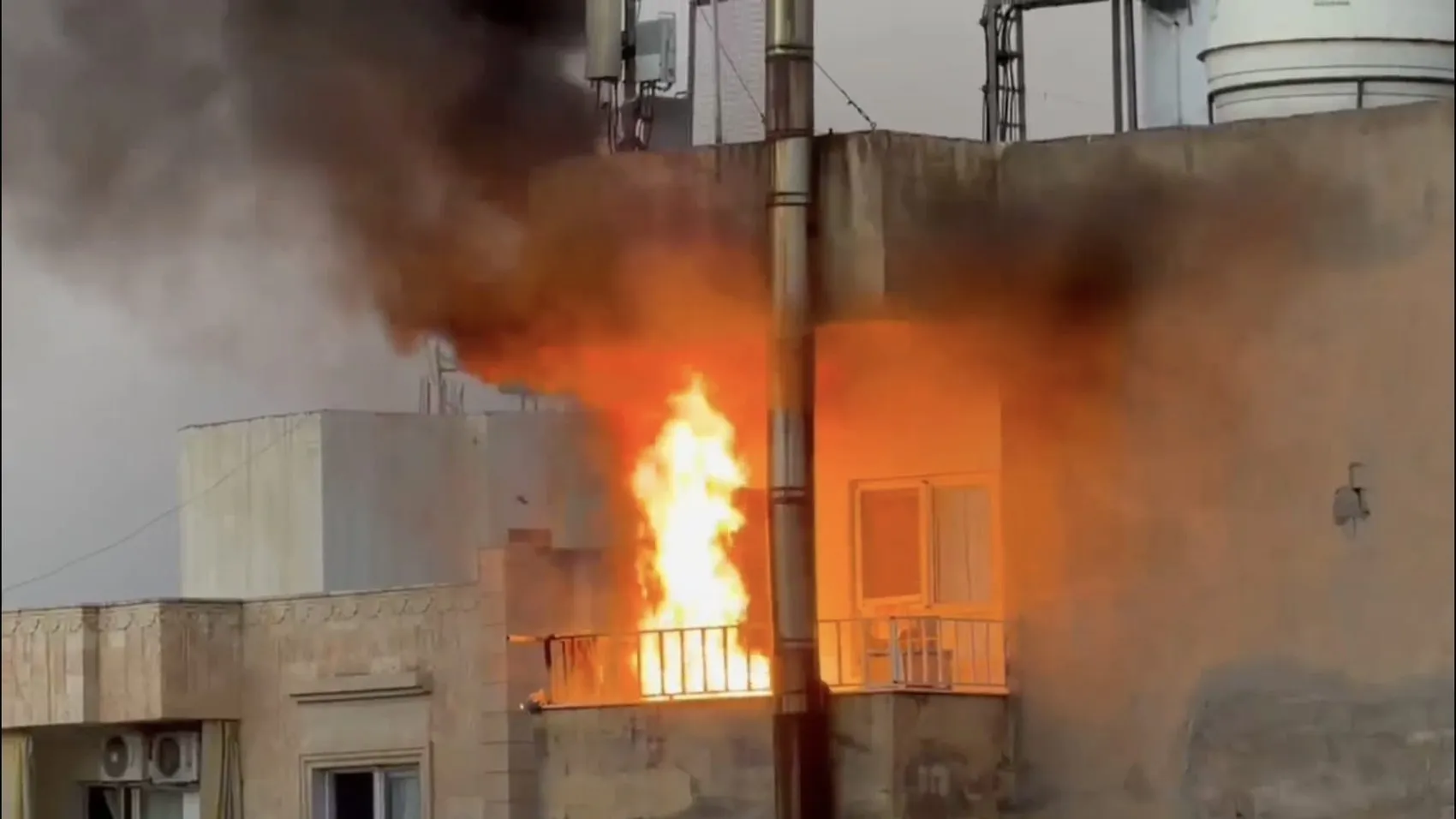 Nusaybin ilçesinde mutfak tüpü yangını ev sakinlerini hastanelik etti