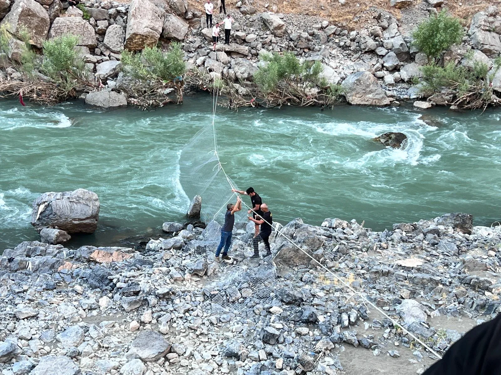 Beytüşşebapta Habur Çayına düşen genci arama çalışmaları dokuzuncu gününe girdi