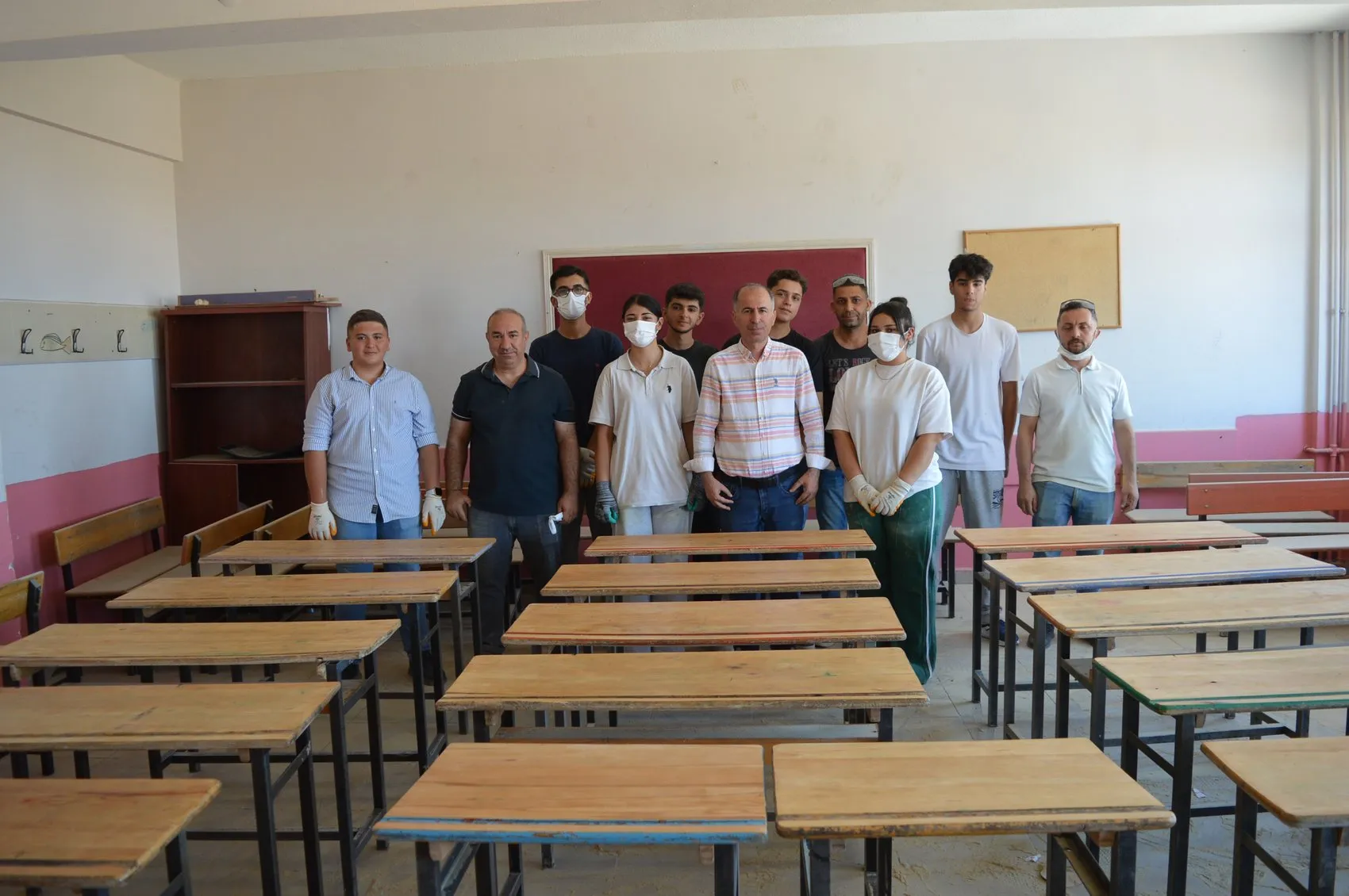 Mardinli öğrenciler okul sıralarını geri dönüşümle yeniden hayata kazandırıyor
