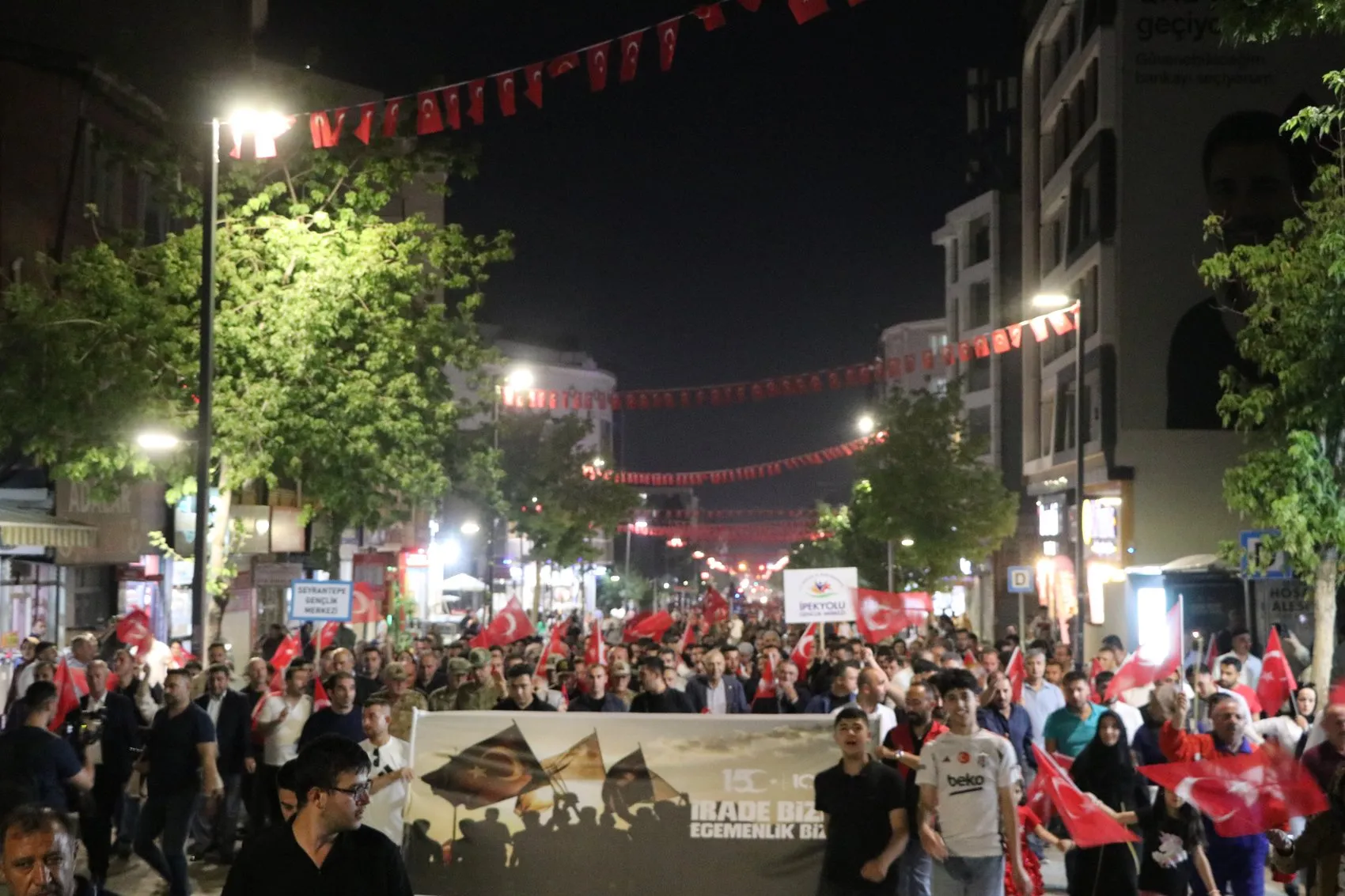 Van sokakları 15 Temmuz için tek yürek oldu