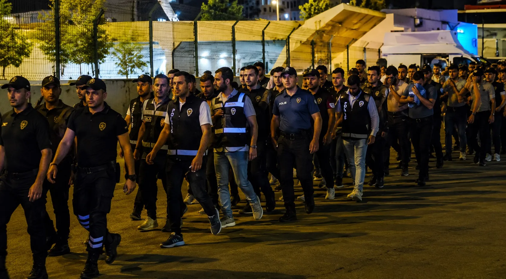 Şanlıurfa genelinde binlerce polisle geniş çaplı asayiş denetimi yapıldı