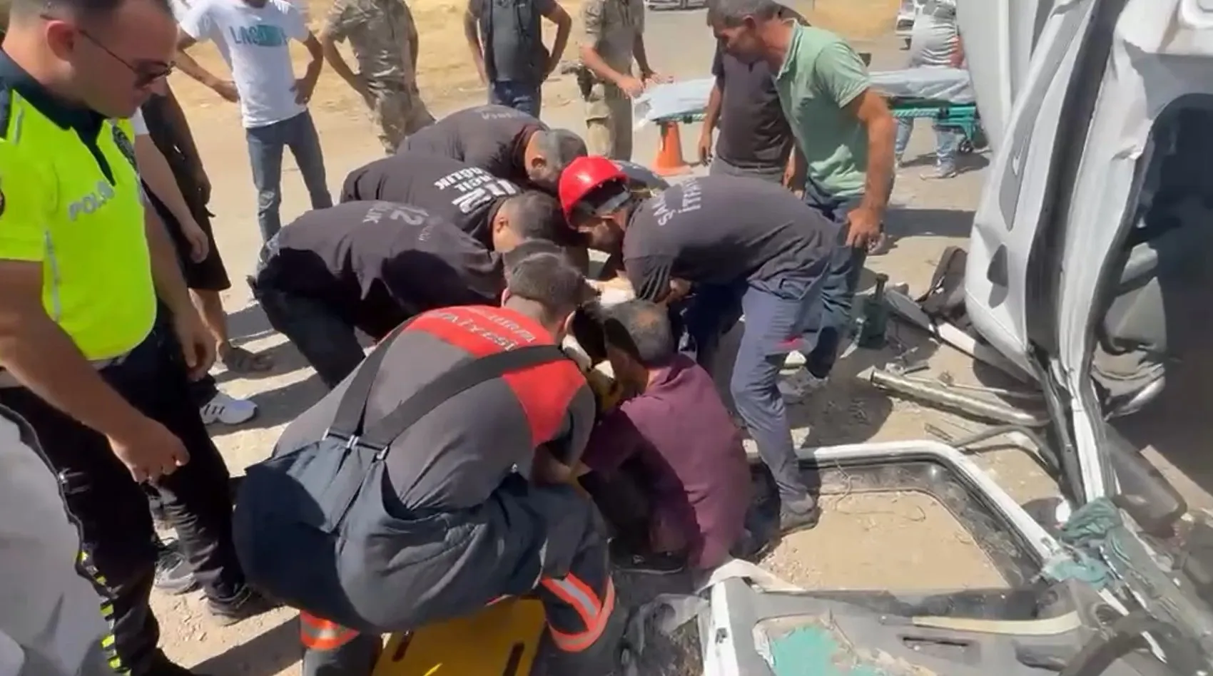 Viranşehir kara yolunda iki ağır vasıta kafa kafaya çarpıştı