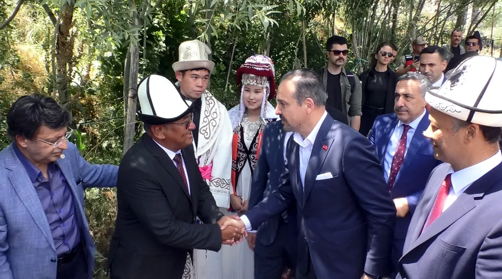 Van Erciş te Kırgız Türklerinin buluştuğu renkli şölen gerçekleşti