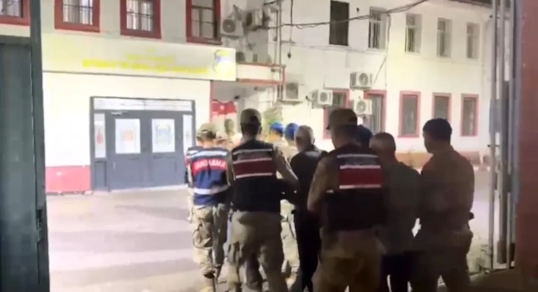 19 yıl sonra çözülen cinayet dosyasında 6 kişi cezaevine gönderildi