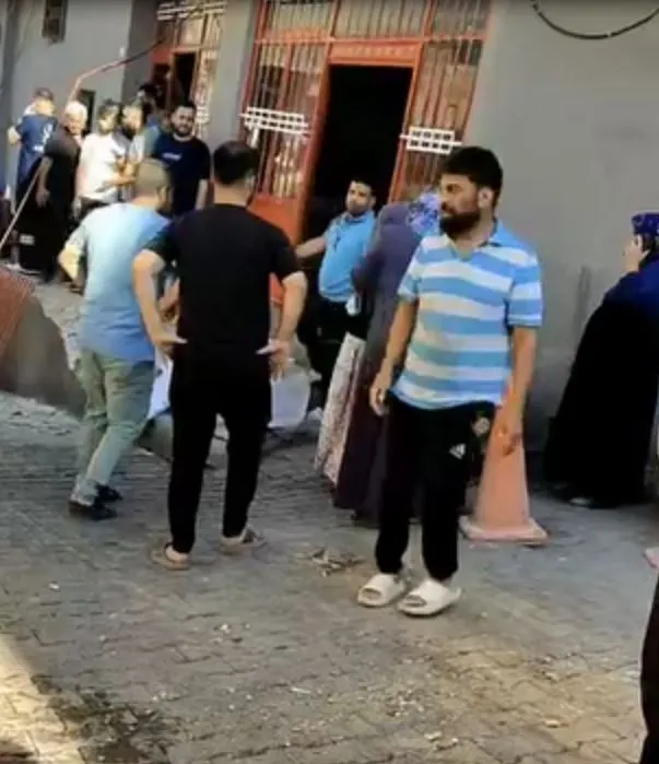 Şanlıurfa'da sokakta oyun oynayan küçük Zeynep kamyonun altında kalarak hayatını kaybetti