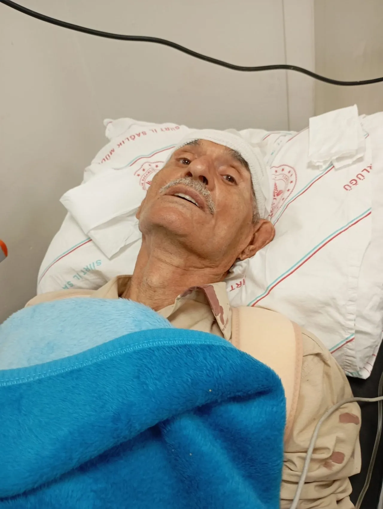 Siirt Eruh’ta yedi metrelik duvardan düşen yaşlı adam hastanelik oldu