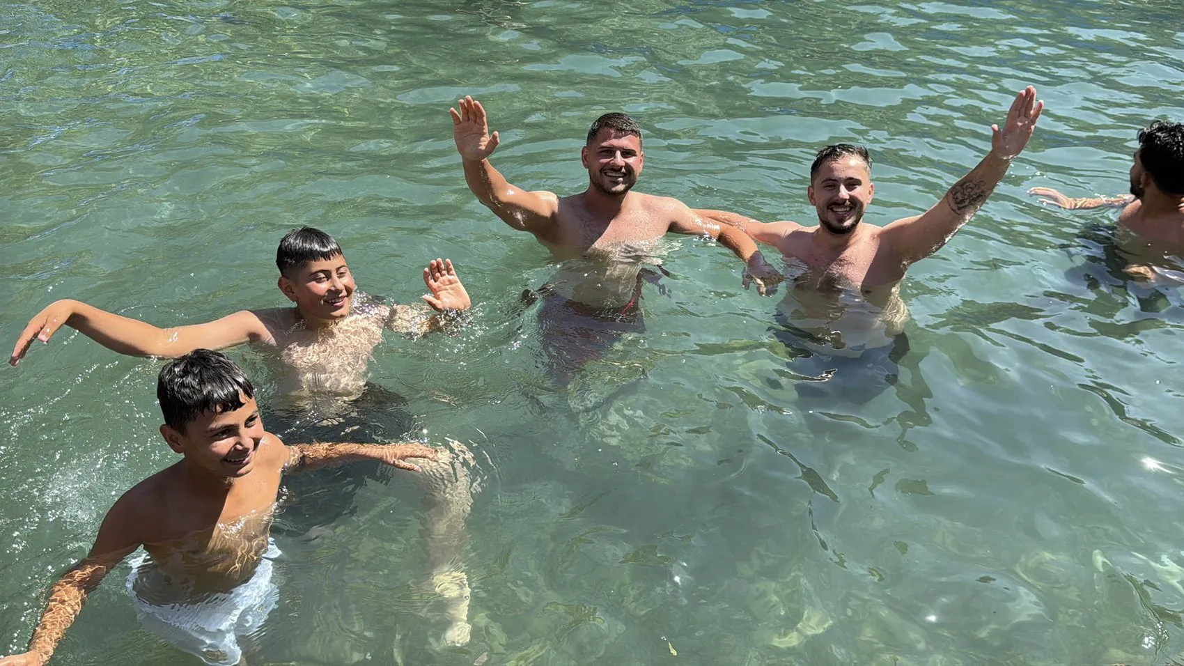 Mardin halkı kavurucu sıcaklarda Beyazsu Vadisi ile serin bir nefes alıyor