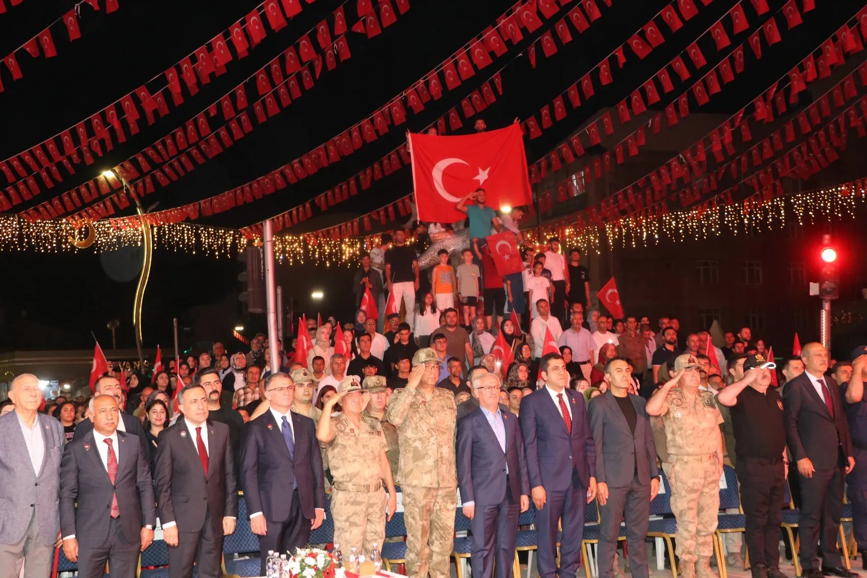 Van sokakları 15 Temmuz için tek yürek oldu