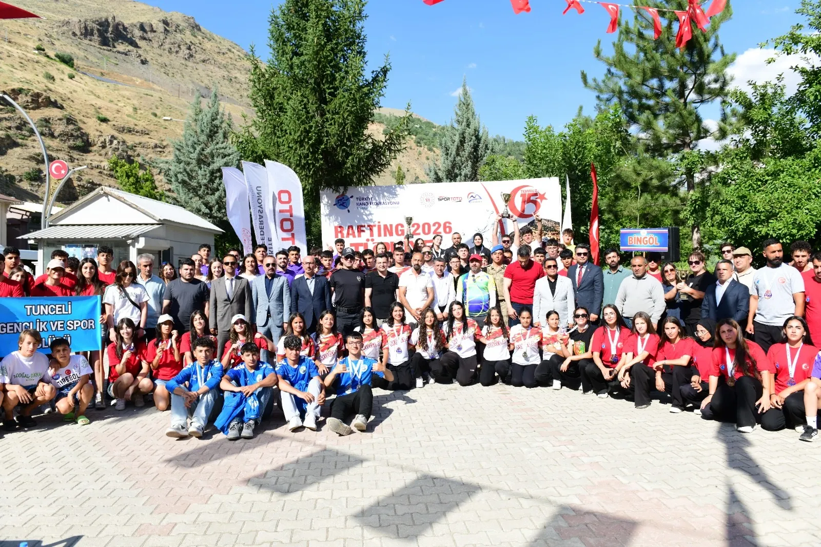 Van Çatak nehrinde üç gün süren rafting rekabeti ödülle tamamlandı