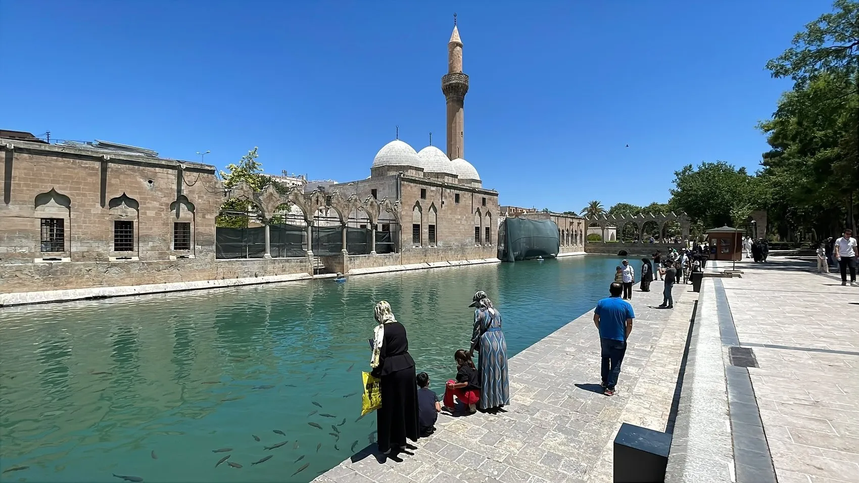 Kavurucu sıcaklar Şanlıurfa sokaklarını boşalttı